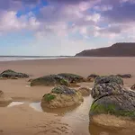 Half The World Away - Part Of The The Bay Village With Pool, Gym And Direct Access, Pub, Restaurant, Tennis And Meadows Walks Filey