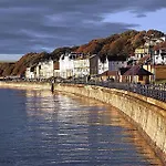 Half The World Away - Part Of The The Bay Village With Pool, Gym And Direct Access, Pub, Restaurant, Tennis And Meadows Walks Filey