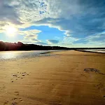 Casa de Férias Half The World Away - Part Of The The Bay Village With Pool, Gym And Direct Access, Pub, Restaurant, Tennis And Meadows Walks
