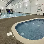 Casa de Férias Half The World Away - Part Of The The Bay Village With Pool, Gym And Direct Access, Pub, Restaurant, Tennis And Meadows Walks Filey