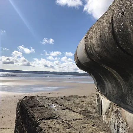 Half The World Away - Part Of The The Bay Village With Pool, Gym And Direct Access, Pub, Restaurant, Tennis And Meadows Walks