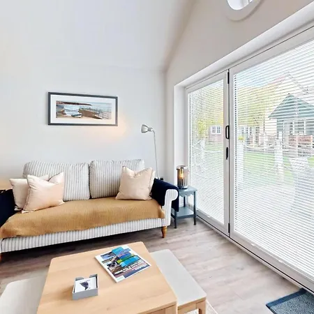 Hébergement de vacances Half The World Away - Part Of The The Bay Village With Pool, Gym And Direct Access, Pub, Restaurant, Tennis And Meadows Walks