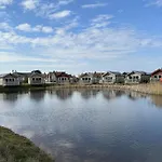 Half The World Away - Part Of The The Bay Village With Pool, Gym And Direct Access, Pub, Restaurant, Tennis And Meadows Walks