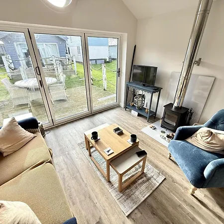 Сasa de vacaciones Half The World Away - Part Of The The Bay Village With Pool, Gym And Direct Access, Pub, Restaurant, Tennis And Meadows Walks *